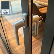 Glazen schuifwand middensluiting antraciet